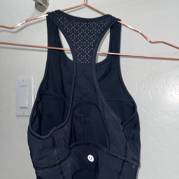 ✨LULULEMON ✨ Black Crop Top 🖤 - Picture 4 of 4